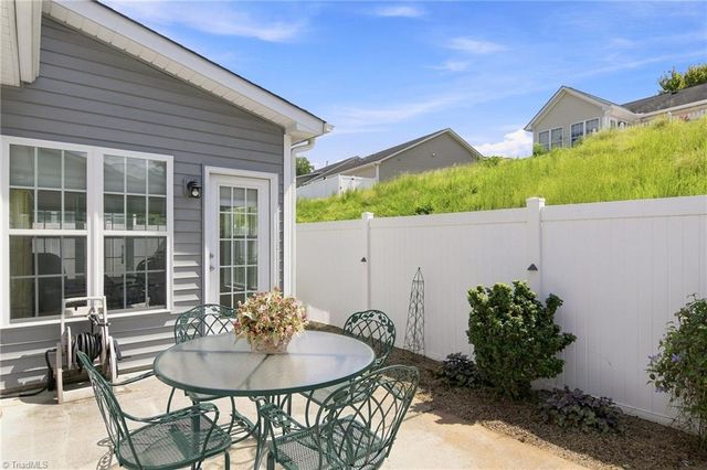 6246 Langdon Village Court, Clemmons, NC 27102