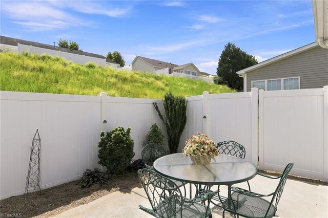 6246 Langdon Village Court, Clemmons, NC 27102