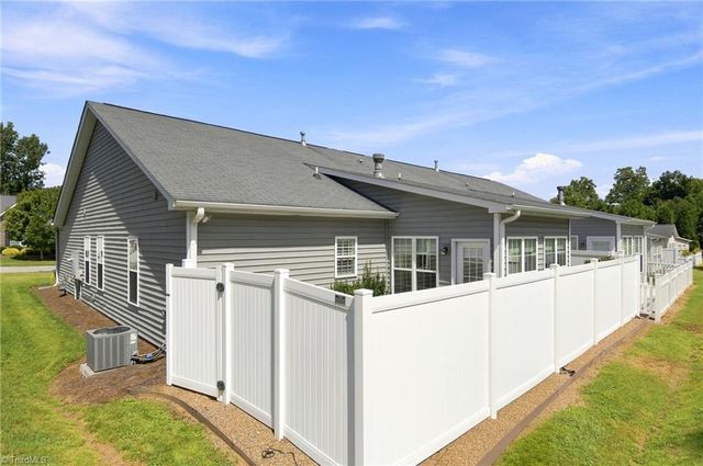 6246 Langdon Village Court, Clemmons, NC 27102