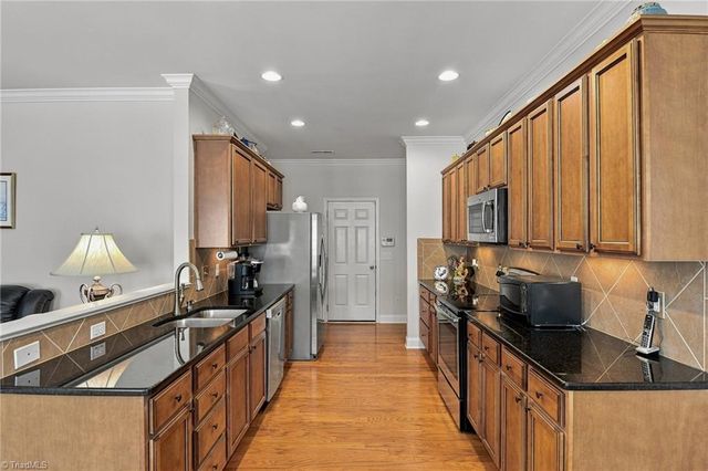 6246 Langdon Village Court, Clemmons, NC 27102