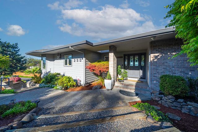 290 Harvard Place, Medford, OR 97504