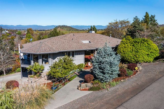 290 Harvard Place, Medford, OR 97504