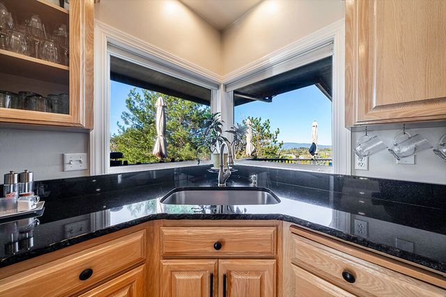 290 Harvard Place, Medford, OR 97504