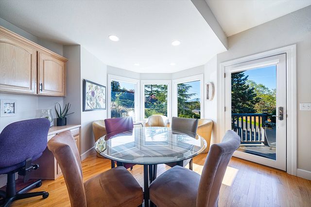 290 Harvard Place, Medford, OR 97504