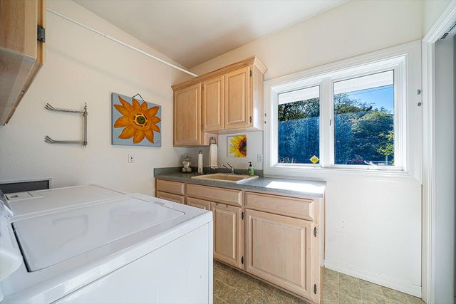 290 Harvard Place, Medford, OR 97504