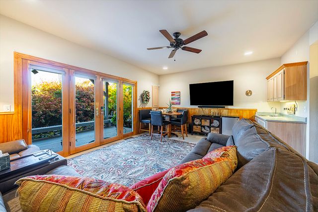 290 Harvard Place, Medford, OR 97504