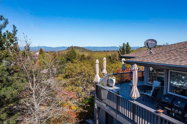 290 Harvard Place, Medford, OR 97504