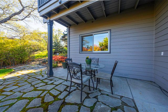290 Harvard Place, Medford, OR 97504