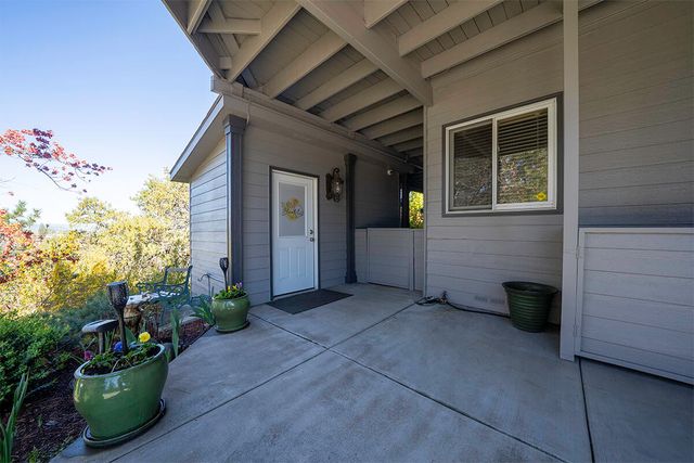 290 Harvard Place, Medford, OR 97504