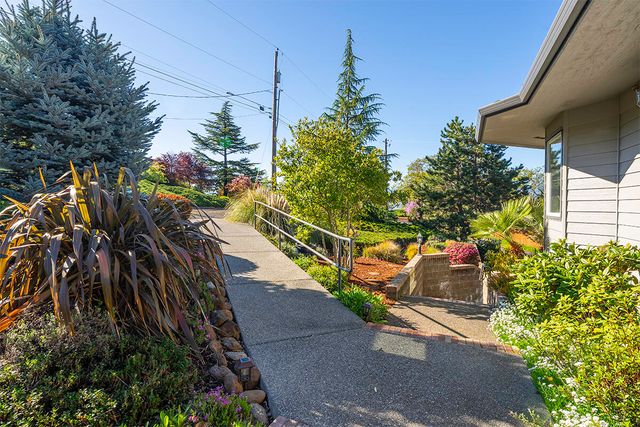 290 Harvard Place, Medford, OR 97504