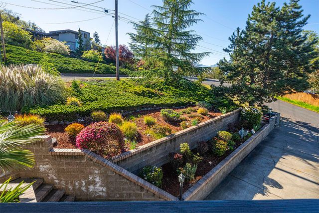 290 Harvard Place, Medford, OR 97504