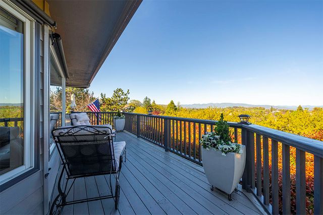 290 Harvard Place, Medford, OR 97504