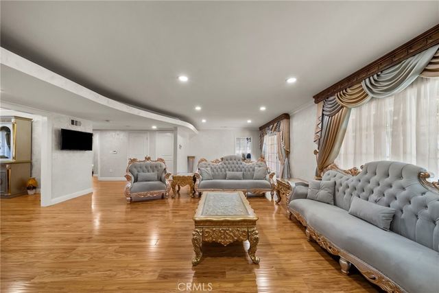 10544 Camarillo Street, Toluca Lake, CA 91602