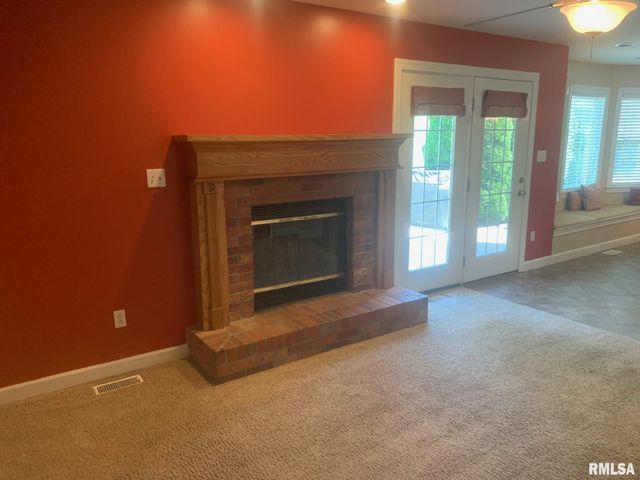 1100 HERITAGE Road, Jacksonville, IL 62650