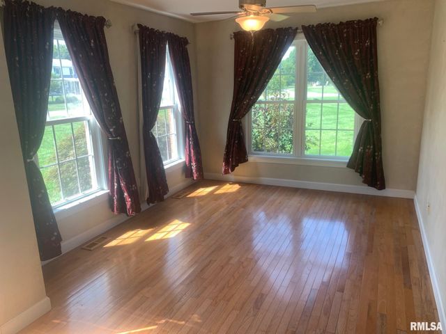 1100 HERITAGE Road, Jacksonville, IL 62650