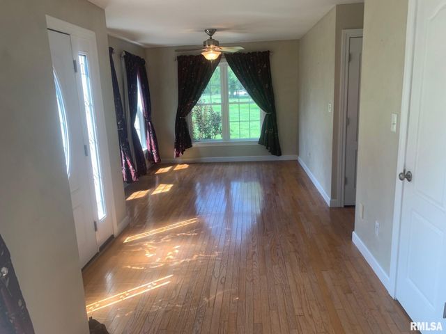 1100 HERITAGE Road, Jacksonville, IL 62650