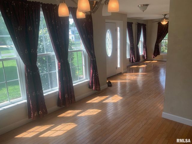 1100 HERITAGE Road, Jacksonville, IL 62650