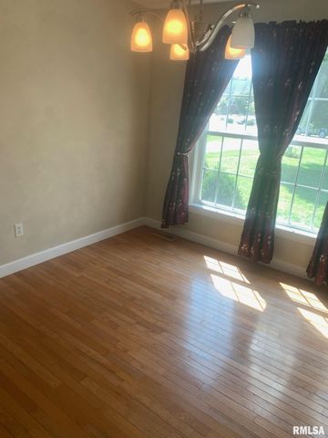 1100 HERITAGE Road, Jacksonville, IL 62650