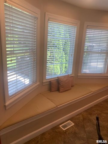 1100 HERITAGE Road, Jacksonville, IL 62650