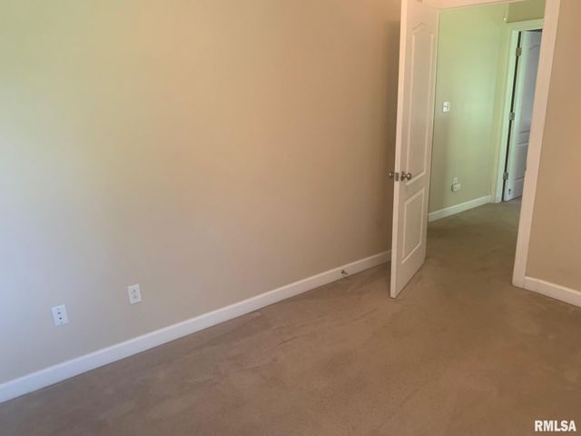 1100 HERITAGE Road, Jacksonville, IL 62650