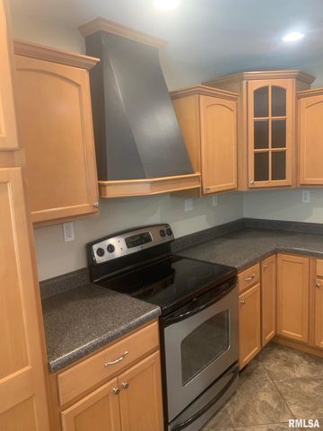 1100 HERITAGE Road, Jacksonville, IL 62650