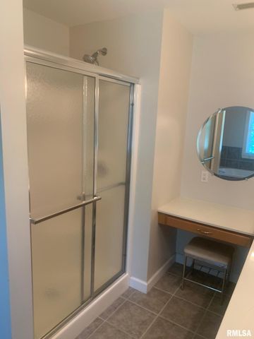 1100 HERITAGE Road, Jacksonville, IL 62650