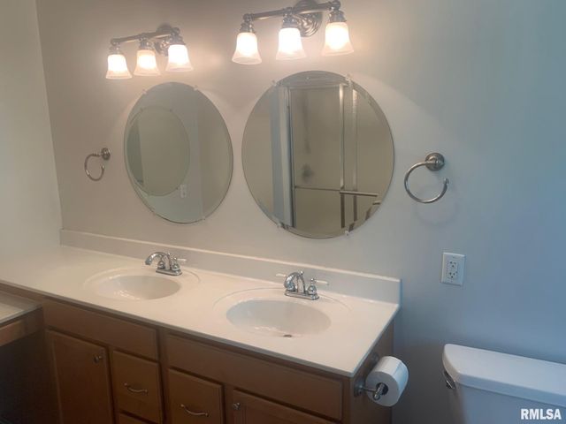 1100 HERITAGE Road, Jacksonville, IL 62650