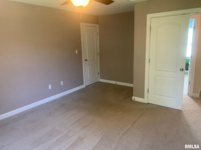 1100 HERITAGE Road, Jacksonville, IL 62650