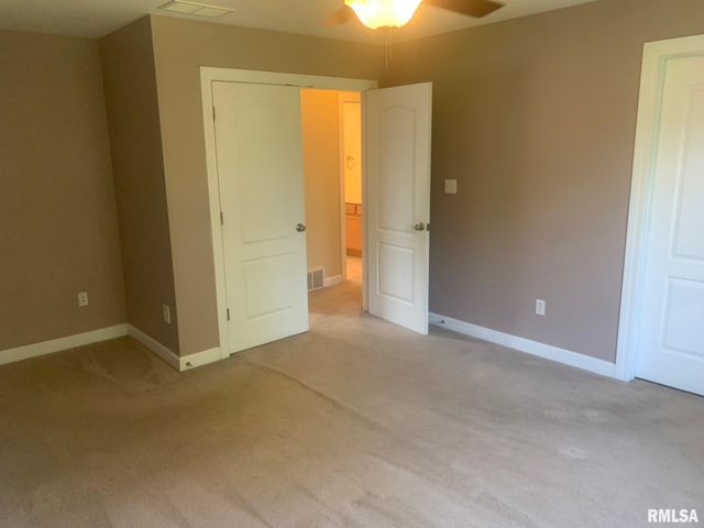 1100 HERITAGE Road, Jacksonville, IL 62650