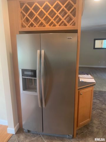 1100 HERITAGE Road, Jacksonville, IL 62650