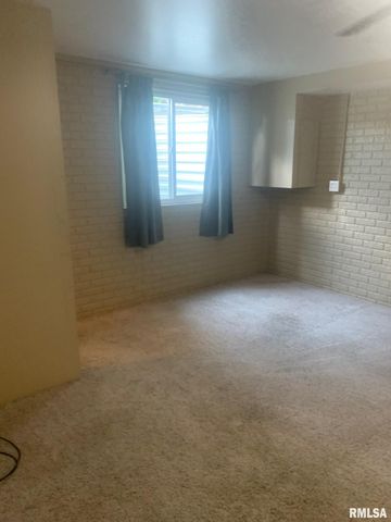 1100 HERITAGE Road, Jacksonville, IL 62650