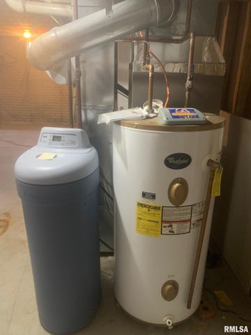 1100 HERITAGE Road, Jacksonville, IL 62650