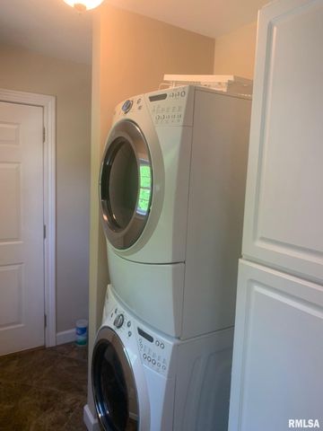 1100 HERITAGE Road, Jacksonville, IL 62650