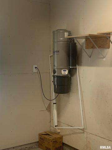 1100 HERITAGE Road, Jacksonville, IL 62650