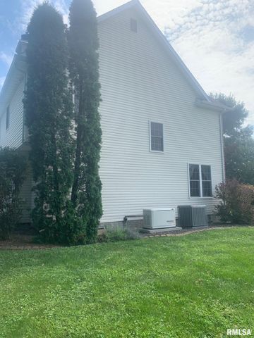 1100 HERITAGE Road, Jacksonville, IL 62650