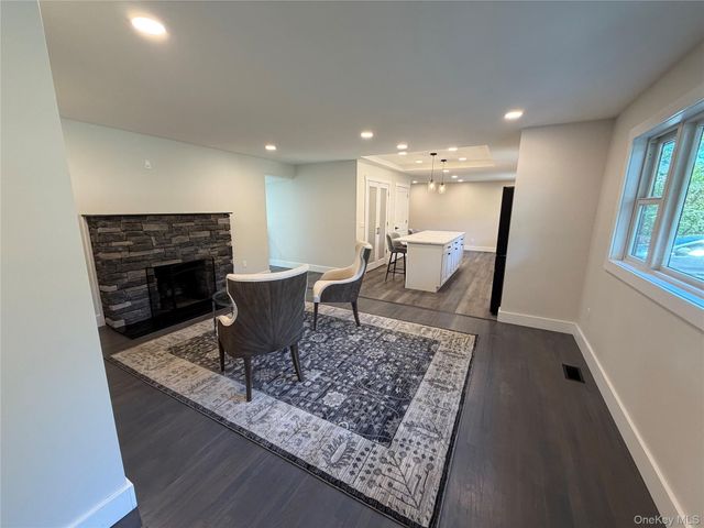 7 Magnolia Lane, Miller Place, NY 11764