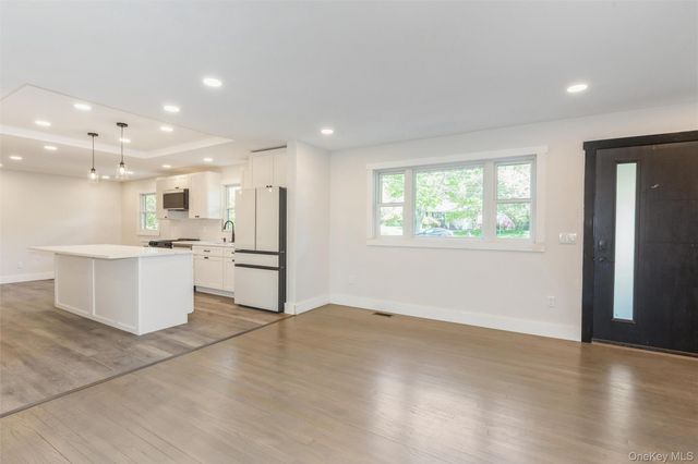 7 Magnolia Lane, Miller Place, NY 11764