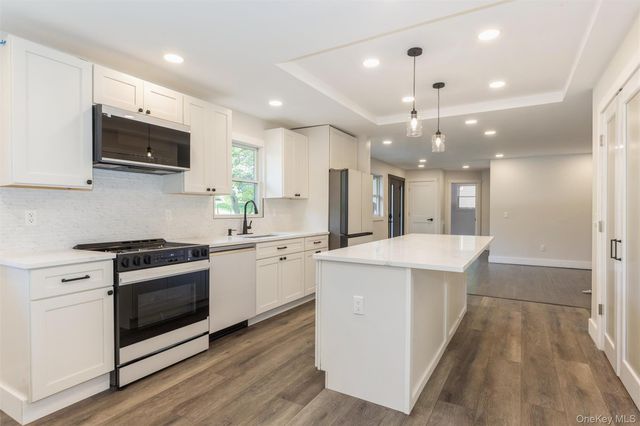 7 Magnolia Lane, Miller Place, NY 11764
