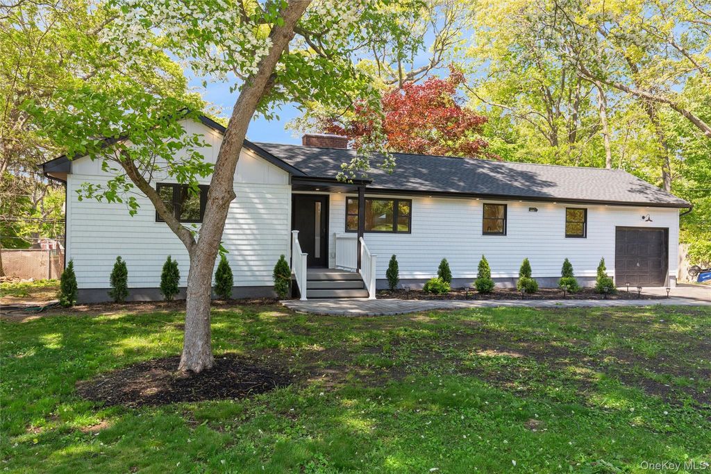 7 Magnolia Lane, Miller Place, NY 11764