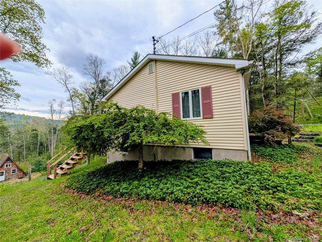 582 Lake Shore Lane, Narrowsburg, NY 12764