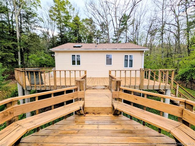 582 Lake Shore Lane, Narrowsburg, NY 12764