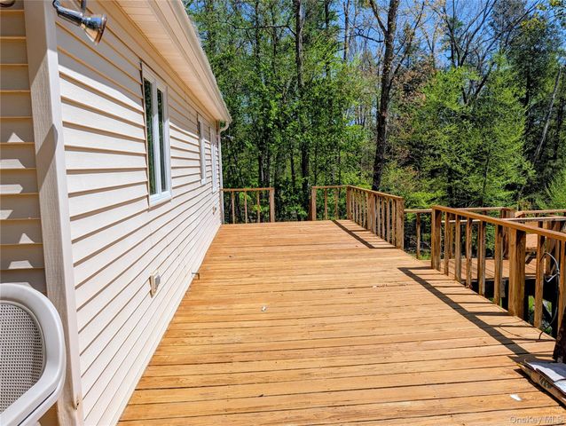 582 Lake Shore Lane, Narrowsburg, NY 12764
