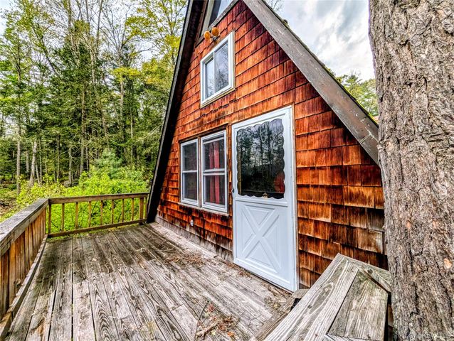 582 Lake Shore Lane, Narrowsburg, NY 12764