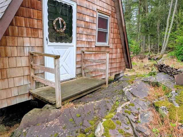 582 Lake Shore Lane, Narrowsburg, NY 12764