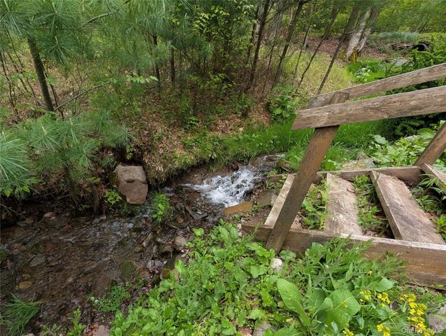582 Lake Shore Lane, Narrowsburg, NY 12764