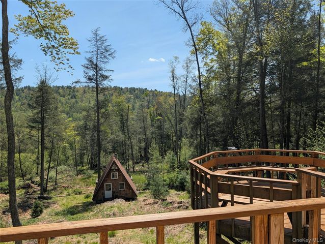 582 Lake Shore Lane, Narrowsburg, NY 12764