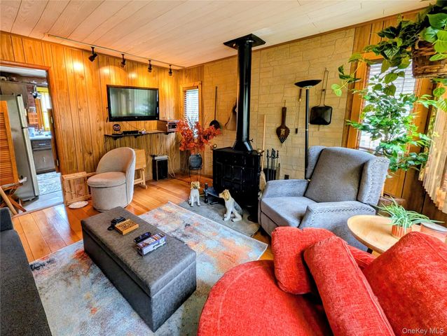 582 Lake Shore Lane, Narrowsburg, NY 12764