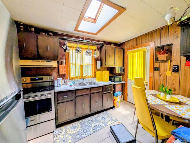 582 Lake Shore Lane, Narrowsburg, NY 12764