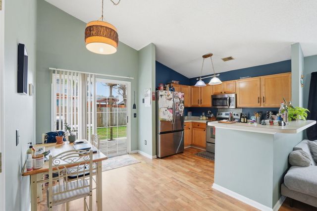 210 Waterford Lane, Summerville, SC 29483