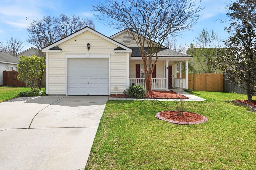 210 Waterford Lane, Summerville, SC 29483